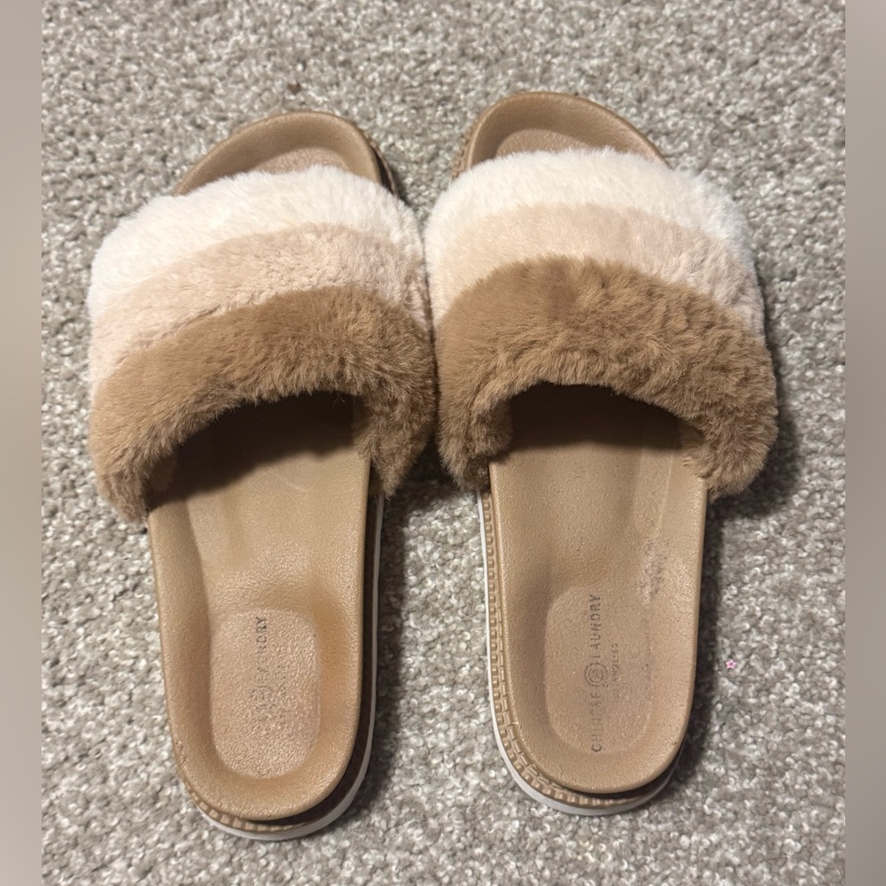 Hari Mari Faux Fur Slide Sandals Tan Neutral Size 9